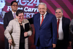 Presidente entrega primeras pensiones al 100 por ciento tras reforma impulsada por el Gobierno de México